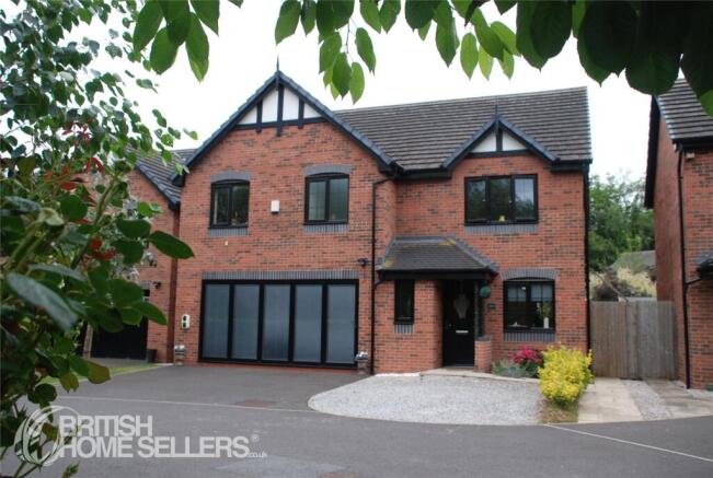 5 bed property, in Forge Wood Close, £535,000