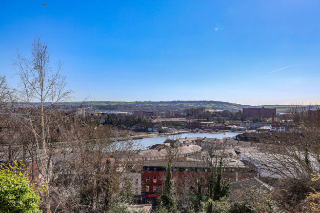 3 bed property, in Ambrose Road, £650,000