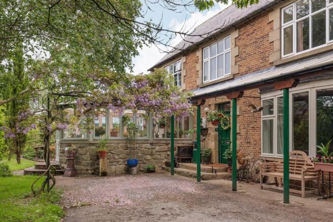 6 bed property, in Earsdon, £800,000