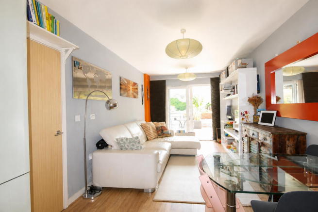 2 bed property, in Point Pleasant, £495,000