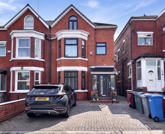 4 bed property, in Woodlands Road, £460,000