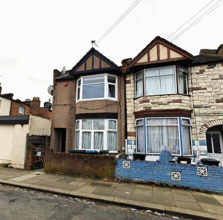 2 bed property, in Wimborne Road, £269,950