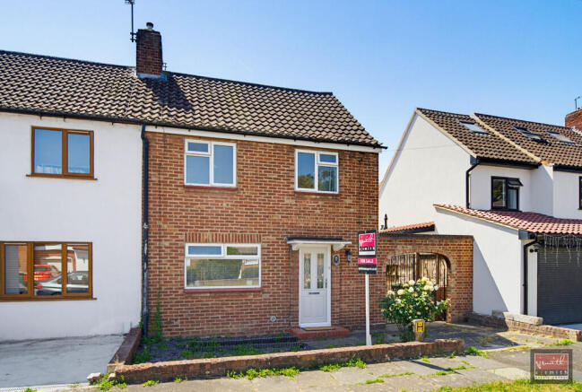 2 bed property, in Beverley Road, £495,000
