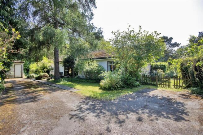 4 bed property, in Platt Common, £750,000