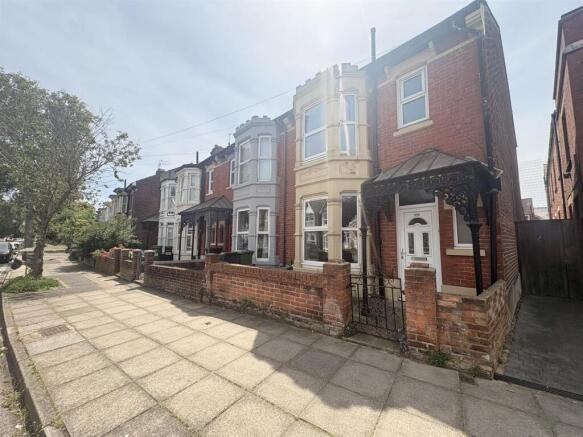3 bed property, in Devonshire Avenue, £395,000