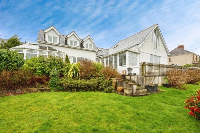 4 bed property, in Carmarthen Road, £375,000