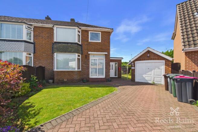 3 bed property, in Warde Aldam Crescent, £280,000