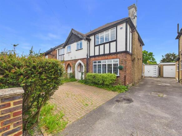3 bed property, in Queens Walk, £650,000