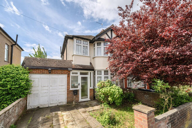 3 bed property, in Carr Road, £625,000