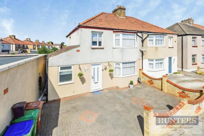 4 bed property, in Westbrooke Crescent, £525,000