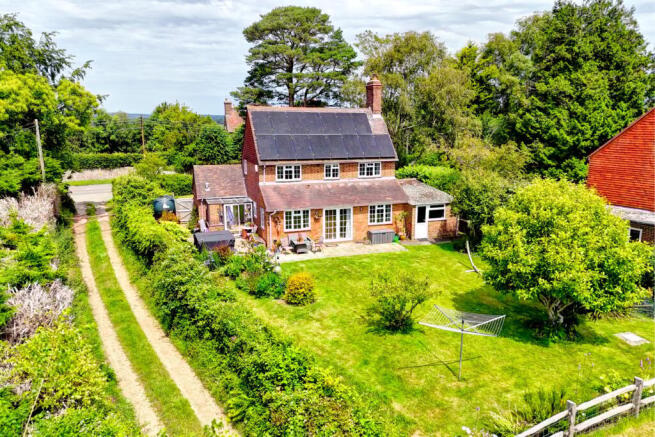 3 bed property, in Boreham Hill, £625,000