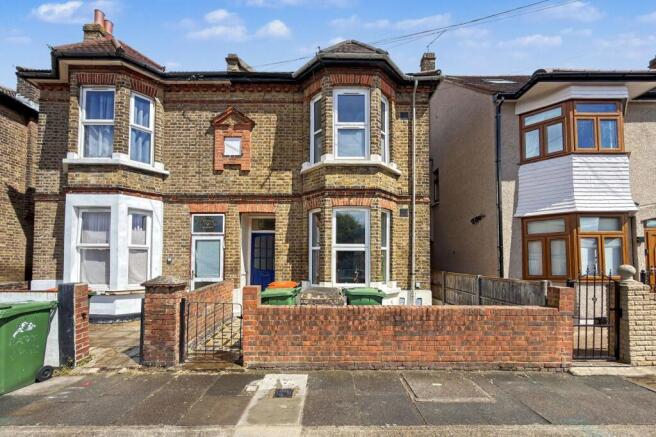 1 bed property, in St. Antonys Road, £220,000