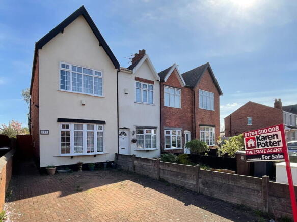 2 bed property, in Bedford Road, £160,000
