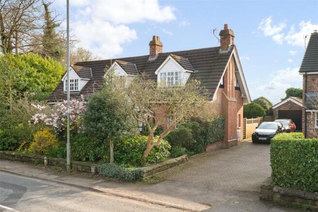 3 bed property, in Higher Lane, £795,000