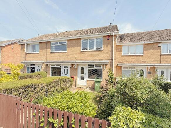 2 bed property, in New Park Croft, £215,000