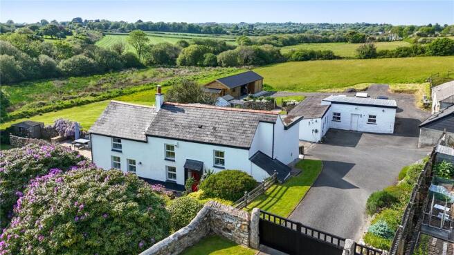 4 bed property, in Greenbottom, £800,000