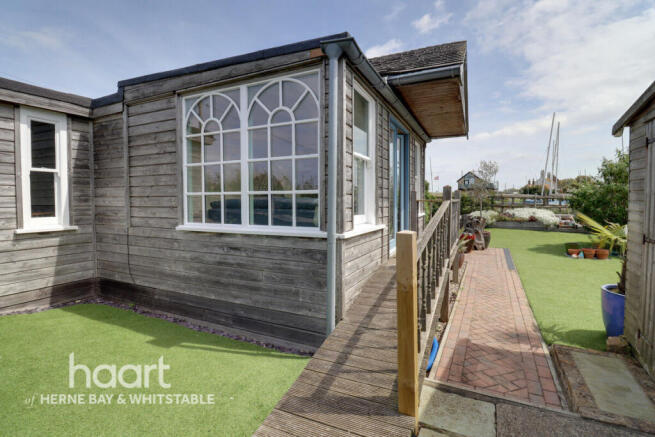 1 bed property, in Whitstable CT5, £325,000