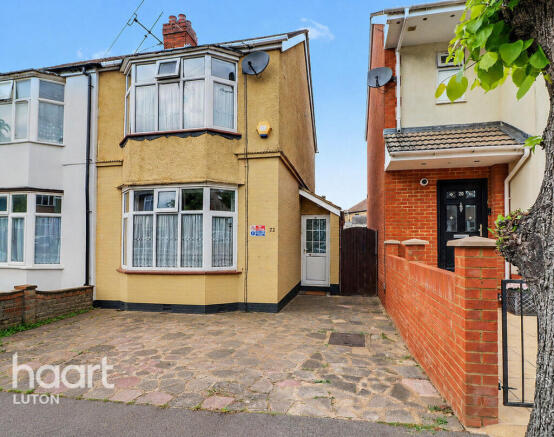 2 bed property, in Churchill Road, £280,000