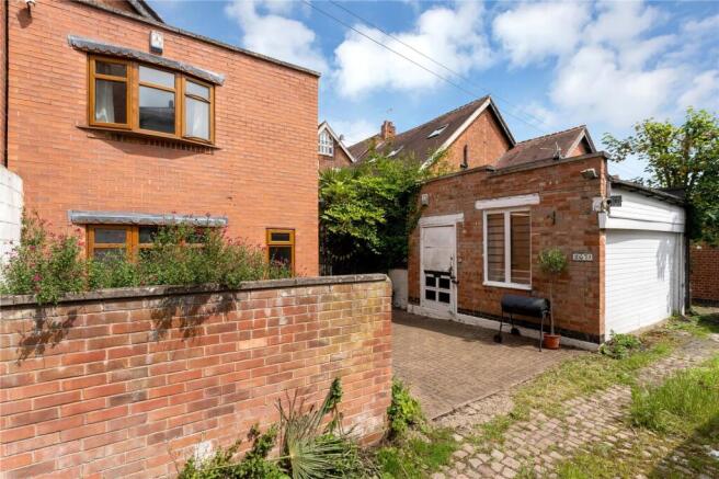 3 bed property, in London Road, £350,000