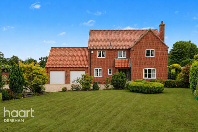 4 bed property, in Mattishall Road, £900,000