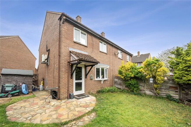 3 bed property, in Rochford Gardens, £349,999