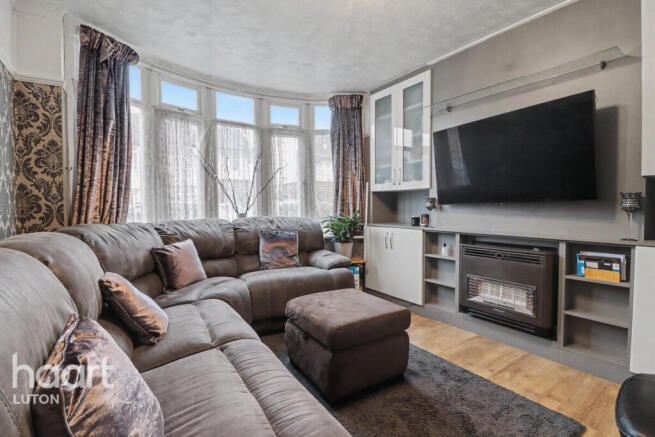 5 bed property, in Grantham Road, £450,000