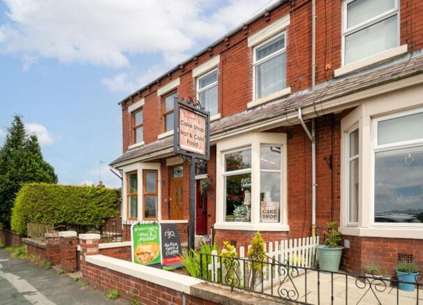 1 bed property, in Clover Road, £125,000