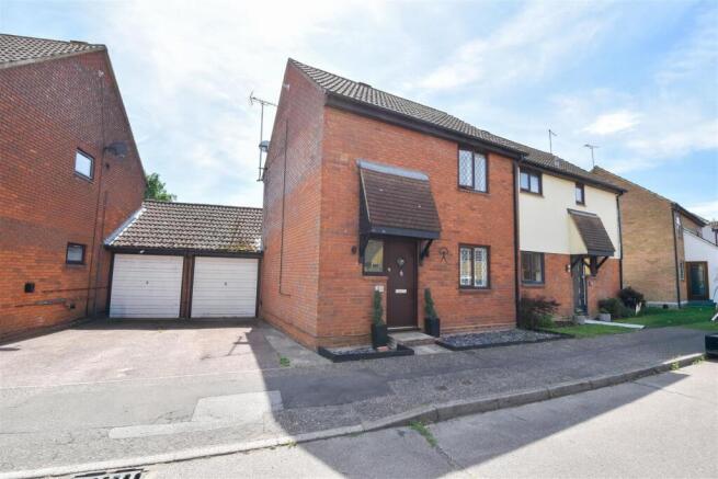 2 bed property, in Kelvedon Green, £475,000