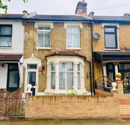 3 bed property, in Strone Road, £460,000