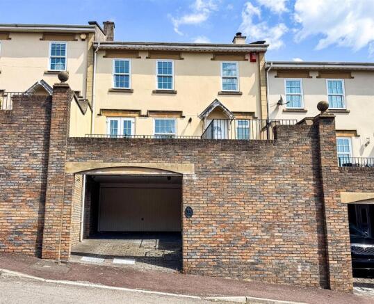 4 bed property, in Trinity Road, £475,000
