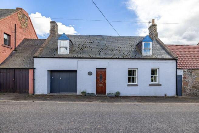 2 bed property, in The Furrows, £185,000