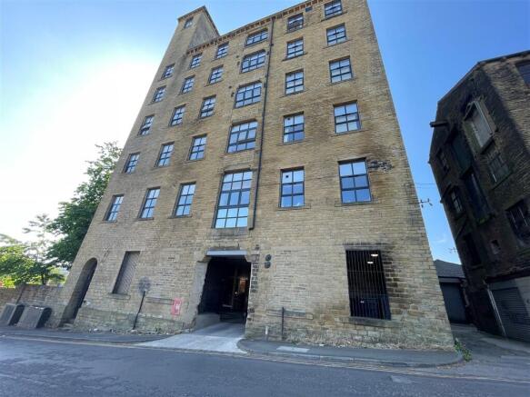 2 bed property, in Pellon Lane, £63,000