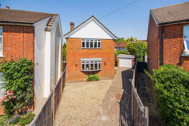 3 bed property, in First Street, £595,000