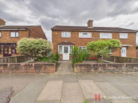 3 bed property, in Wood Lane, £450,000