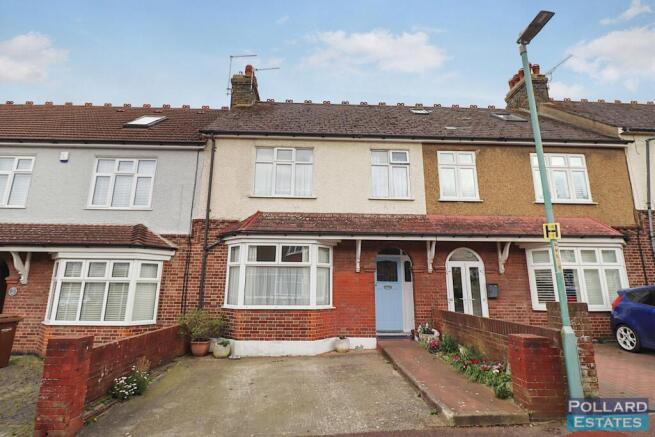 3 bed property, in Montrose Avenue, £325,000