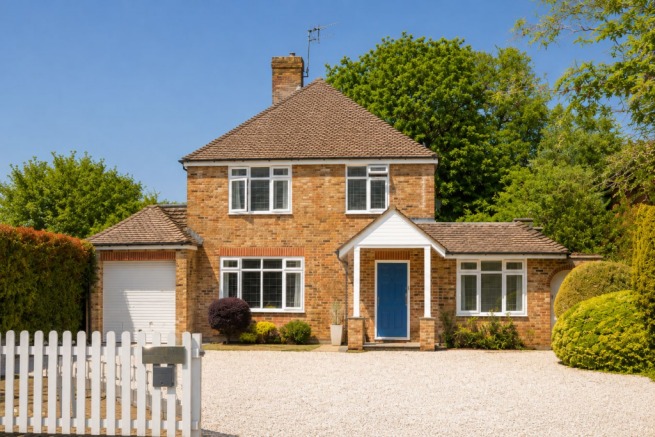 4 bed property, in Dukes Wood Drive, £1,250,000