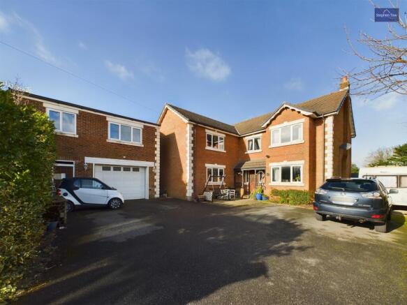 4 bed property, in Bennetts Lane, £400,000