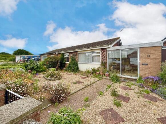 2 bed property, in Eastern Avenue, £150,000