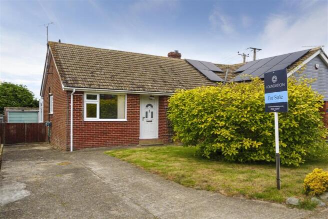 2 bed property, in Lamorna, £325,000