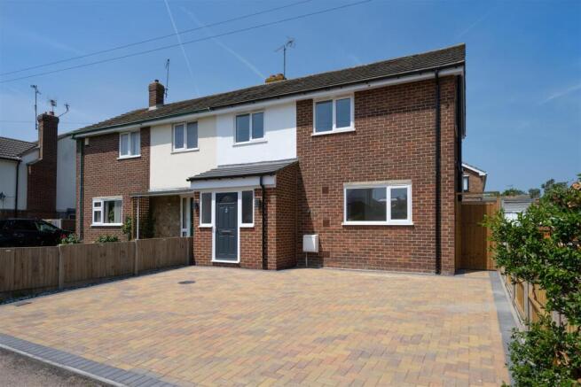 4 bed property, in Old Bridge Road, £529,950