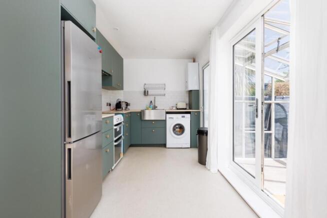 3 bed property, in Foxcroft Road, £450,000