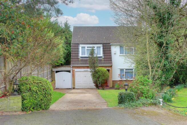 4 bed property, in Westwood Close, £899,950