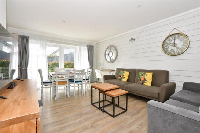 2 bed property, in Fort Warden Road, £85,000