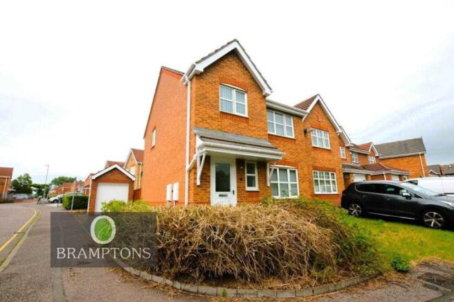 3 bed property, in Watersedge Grove, £225,000