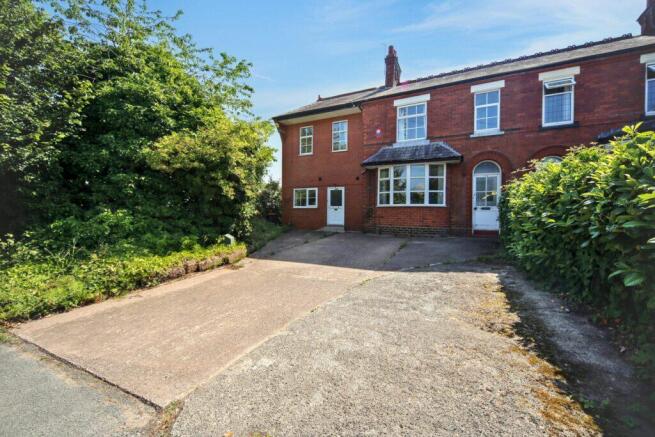 6 bed property, in 20 Sandy Lane, £300,000