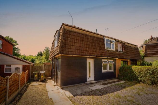 3 bed property, in The Grove, £170,000