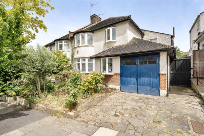 4 bed property, in Pages Hill, £1,575,000