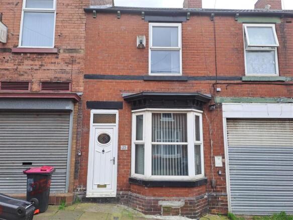 2 bed property, in Albion Road, £85,000
