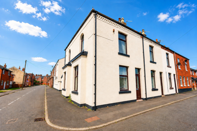 2 bed property, in Billington Street, £130,000