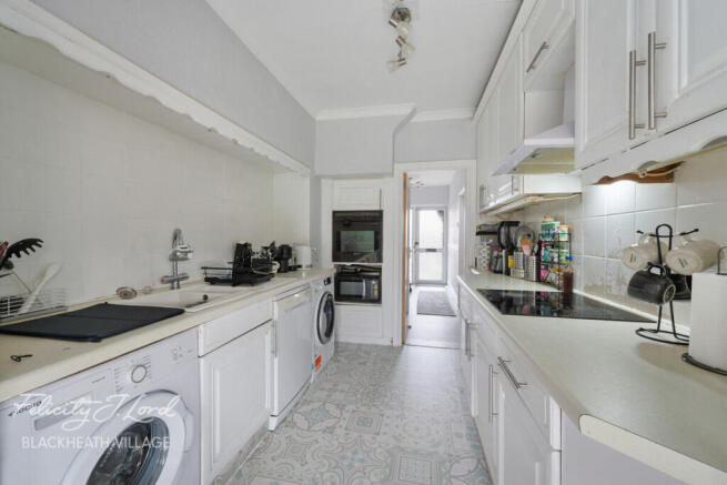 3 bed property, in Wricklemarsh Road, £615,000